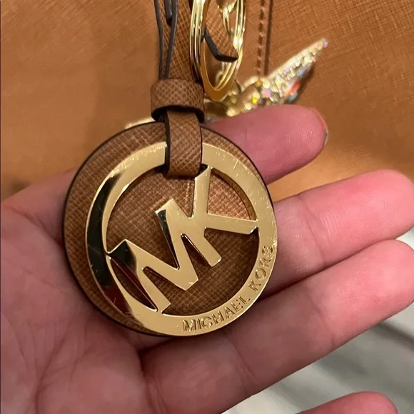 Michael Kors Tan Leather Tote Bag with Structured Design NWOT - Picture 13 of 15